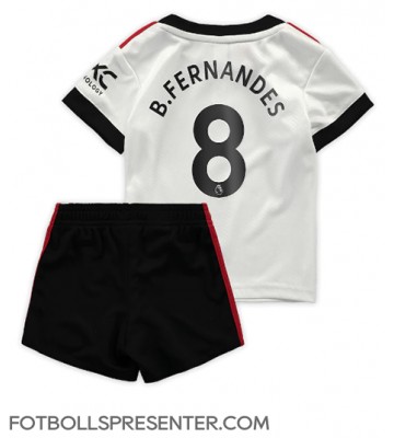 Manchester United Bruno Fernandes #8 Bortatröja Barn 2022-23 Kortärmad (+ korta byxor)